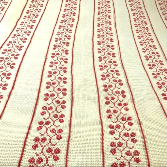 COPY - 🥀Vintage ❤Handcrafted Embroidered & Crocheted Throw, Coverlet❤ - Picture 7 of 7